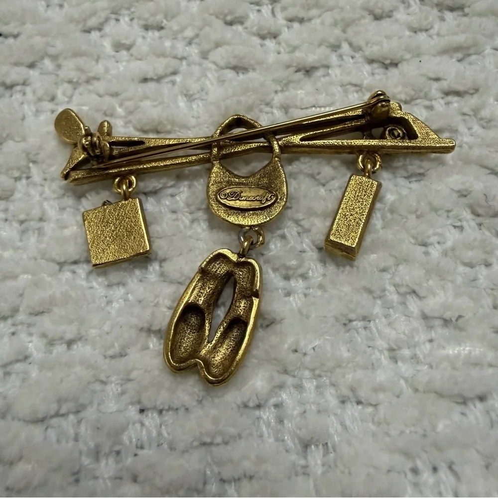Vintage Danecraft Golfing Brooch Pin Gold Toned